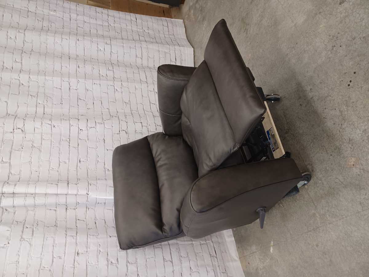 McAleer Rocker Recliner - Gallery Image 8